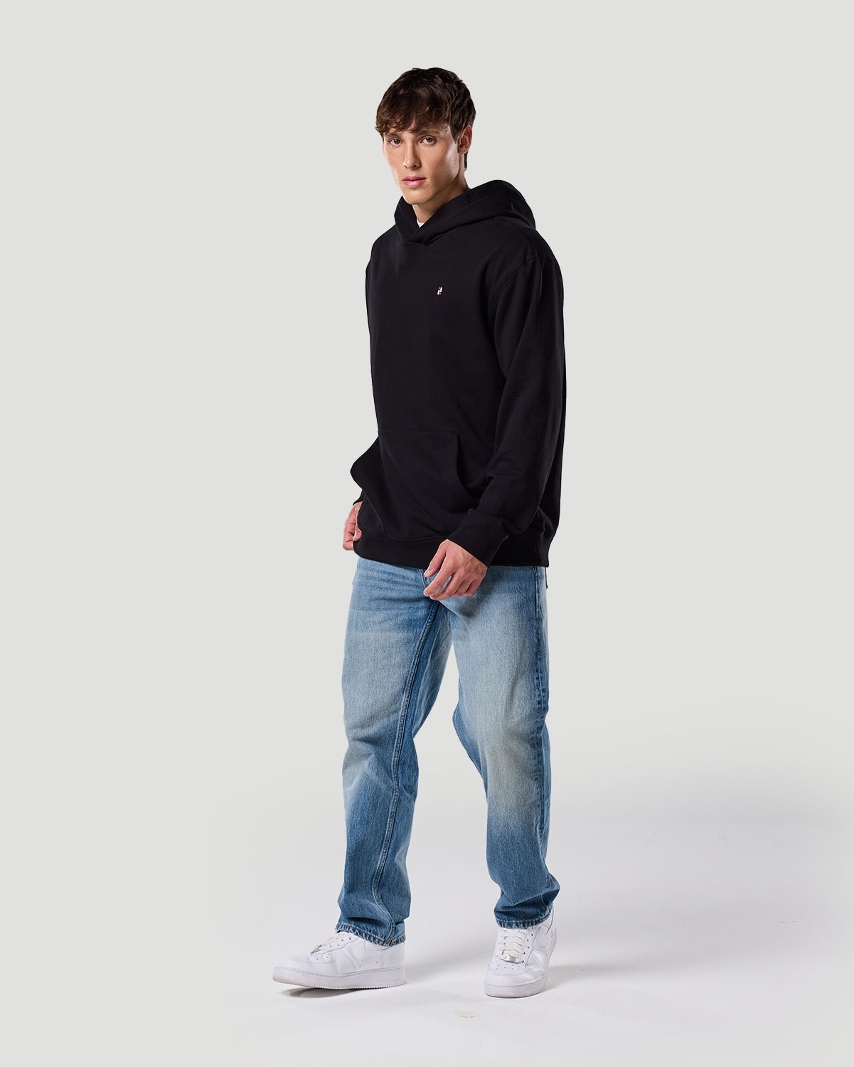 Su&eacute;ter con capucha para hombre-NEGRO AZABACHE image number 1