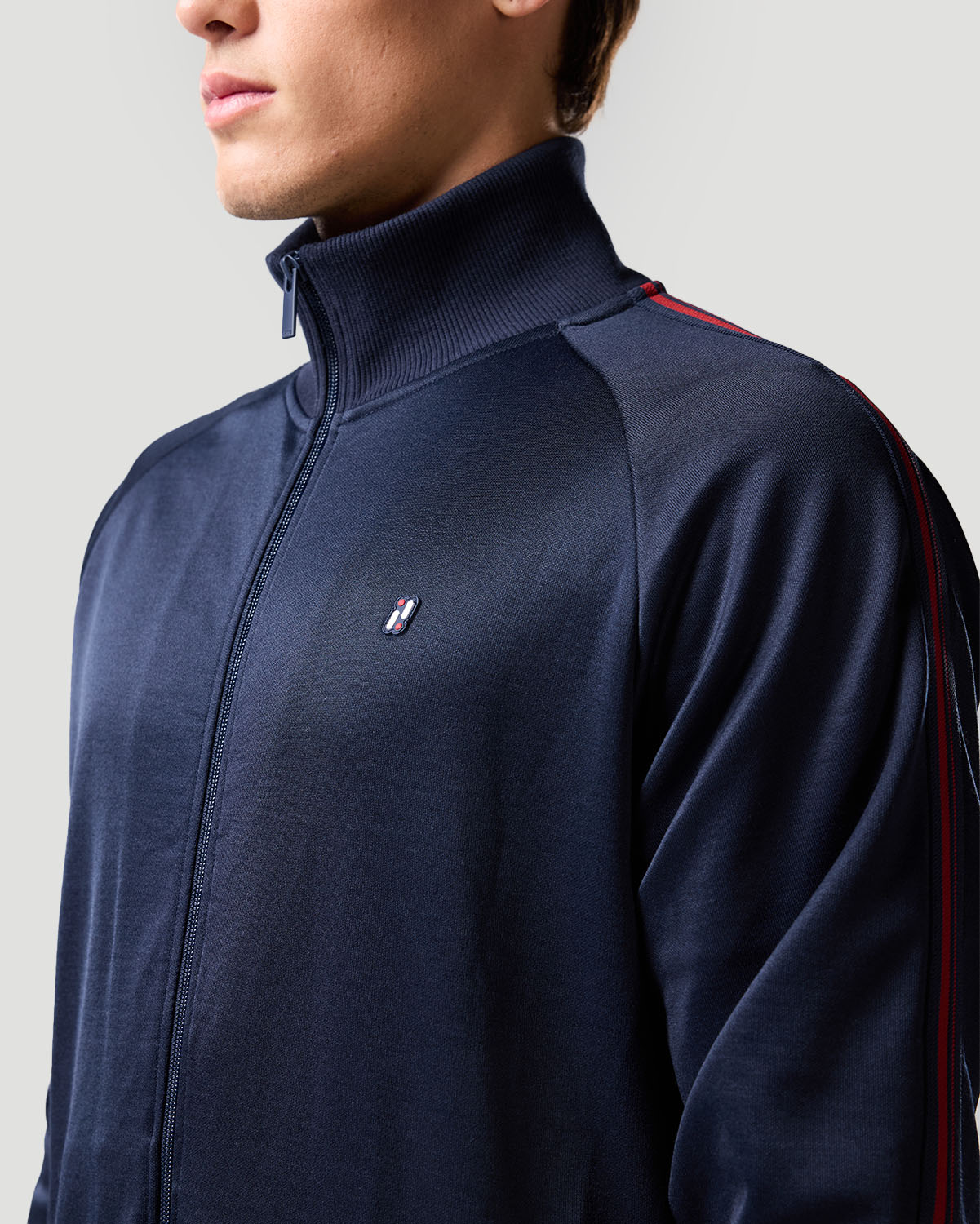 Chaqueta deportiva para hombre-BLACK IRIS (AZUL MARINO) image number 4