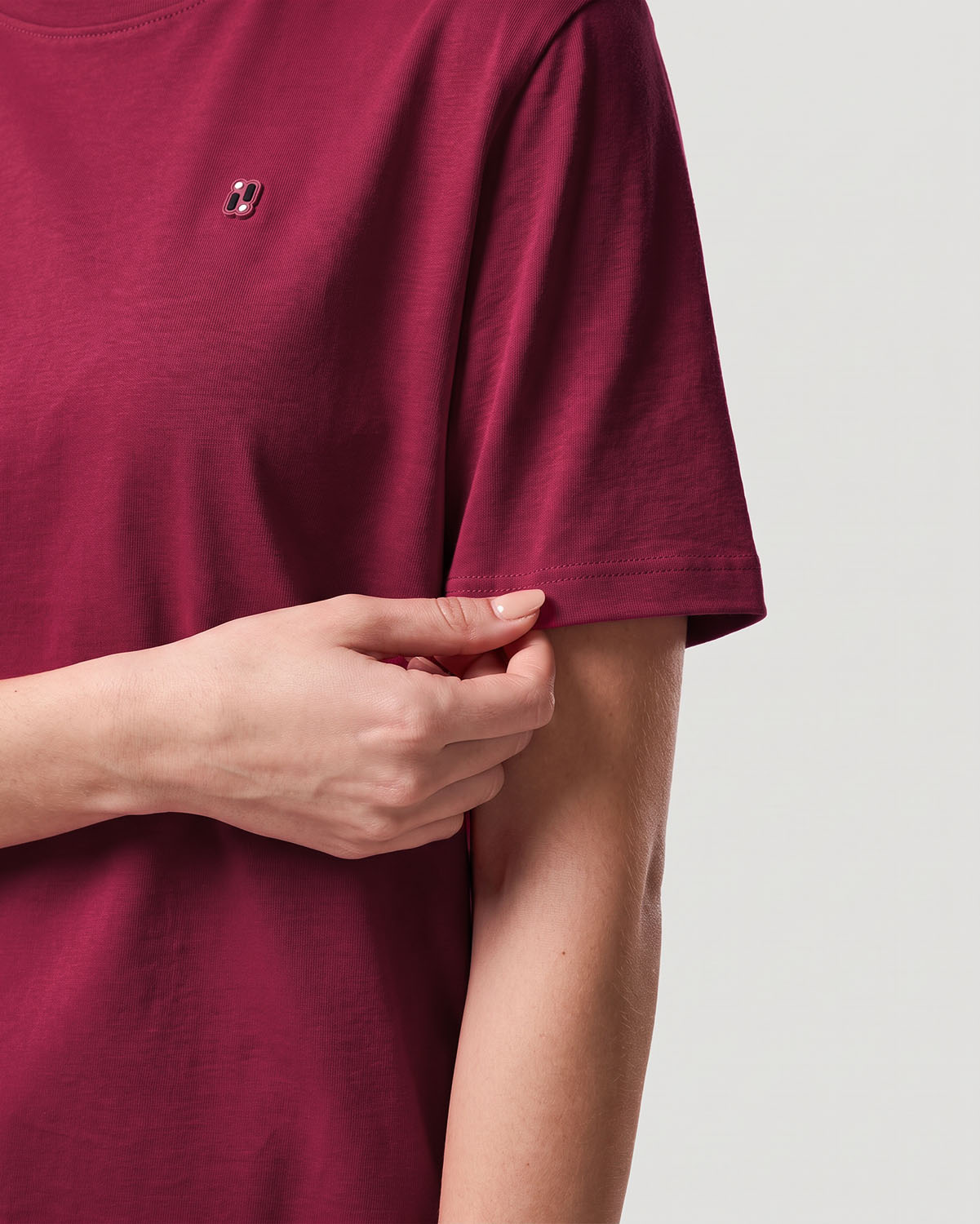 Camiseta b&aacute;sica para mujer - VINOTINTO image number 5
