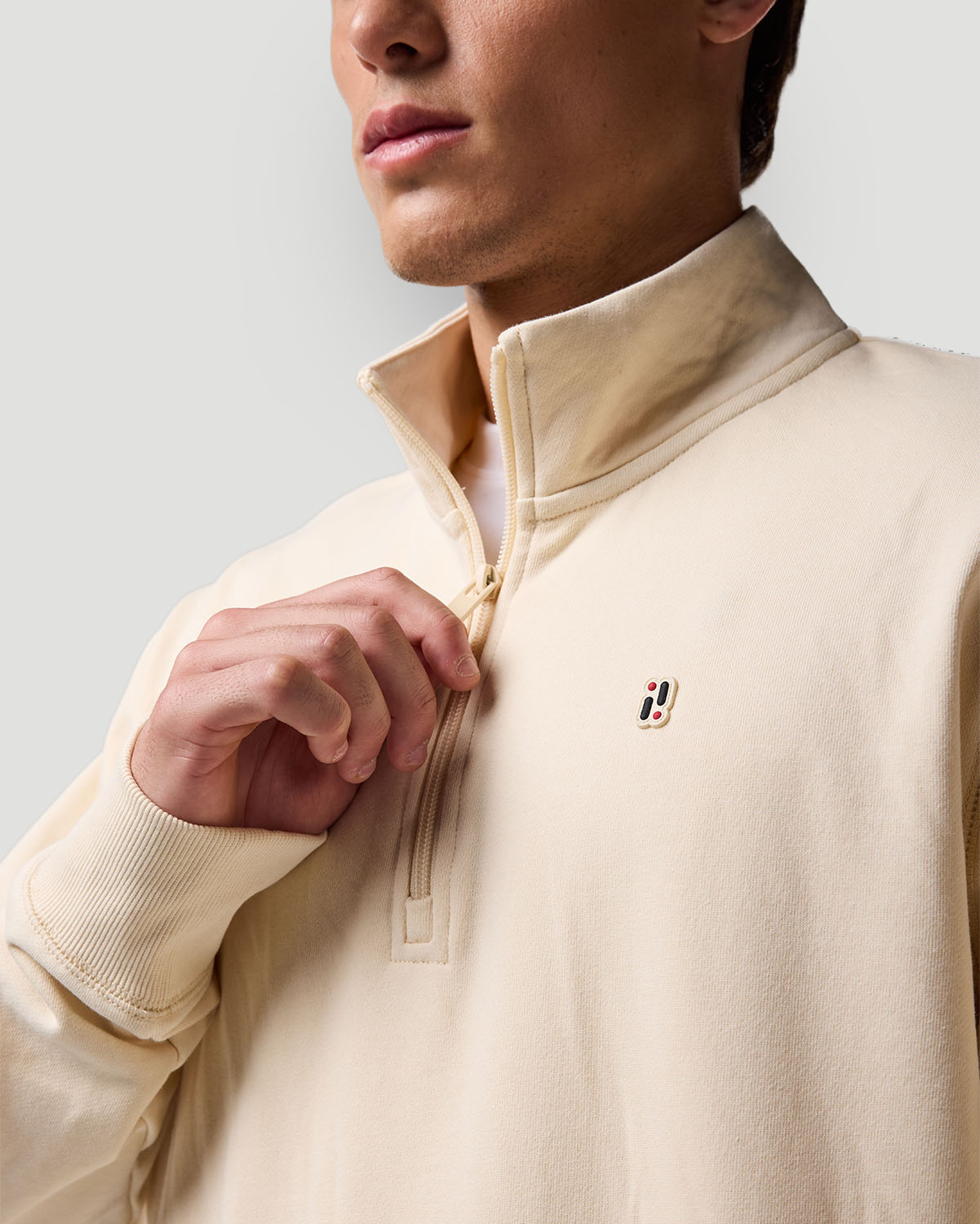 Su&eacute;ter de medio cierre para hombre-BEIGE image number 4