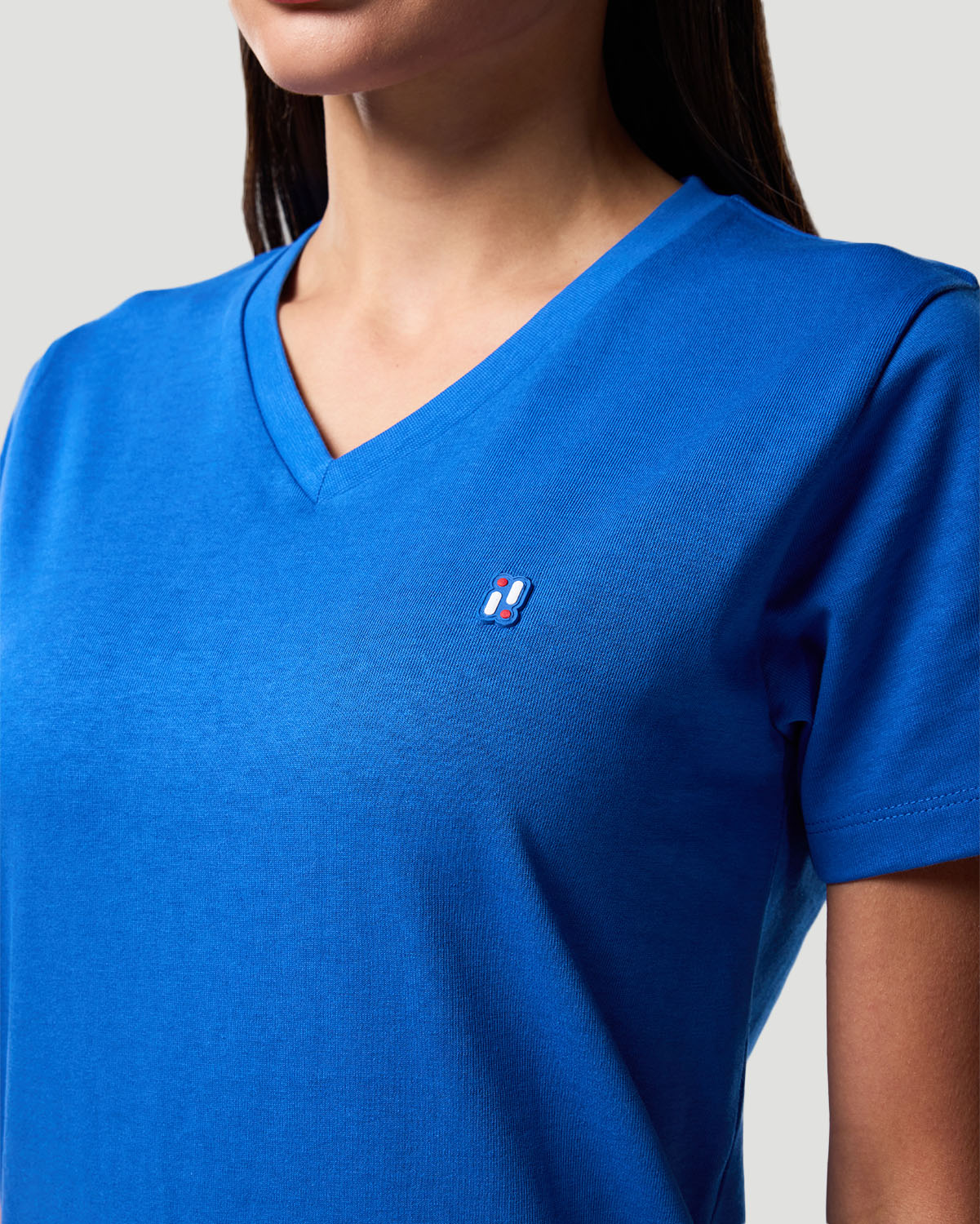 Franela de mujer con cuello en V-AZUL N&Aacute;UTICO image number 4