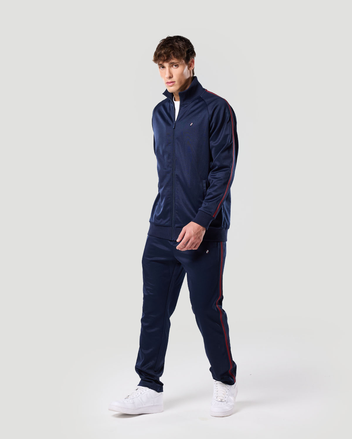 Chaqueta deportiva para hombre-BLACK IRIS (AZUL MARINO) image number 1
